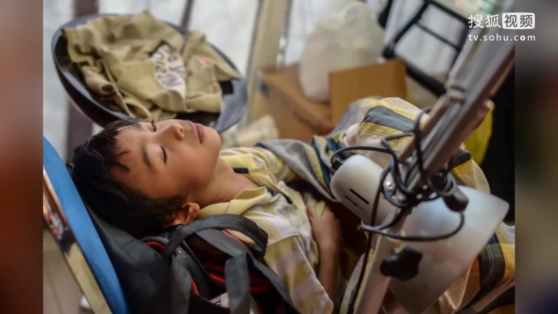 01:04 搜狐上传时间:2年前时长:02:16 菲律宾300名男孩接受集体 割礼