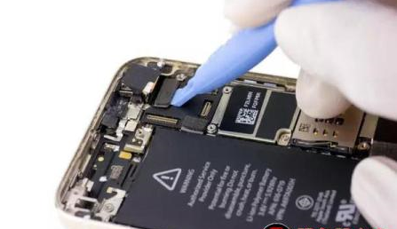 iphone5s 主板漏电的症状?