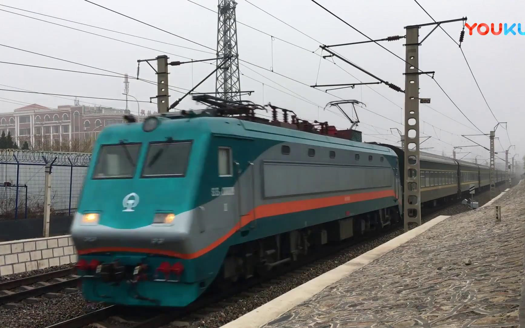 【授权转载】【k550加挂回送车体,红色 插座盖ac380v ss9牵引z82】