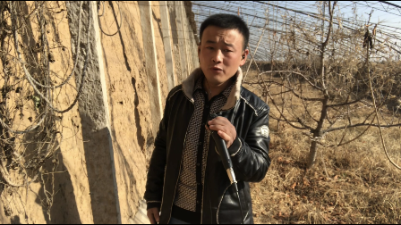 视频:农村小伙在田间一首动感dj《恋曲1990》唱的好听,好声音耽误了