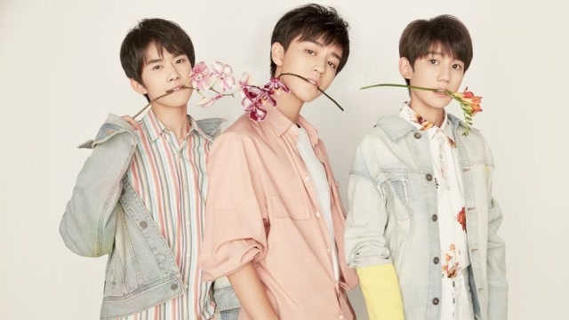 tfboys组合带来表演《喜欢你》!他们的baby pretty girl们在哪里吖?