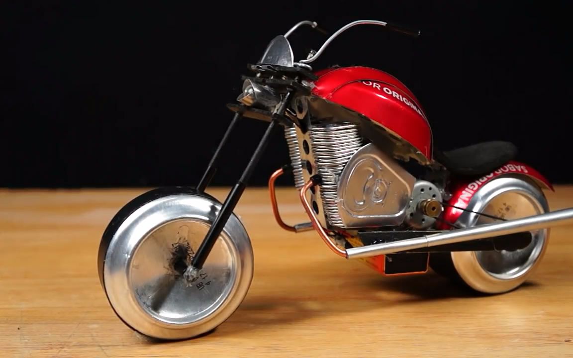 【废物利用】手工制作diy,制作"铝罐电动摩托车"的方法,跑起来非常