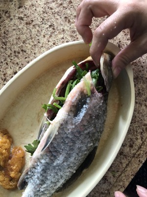 超级简单盐焗鲫鱼的做法步骤图,怎么做好吃