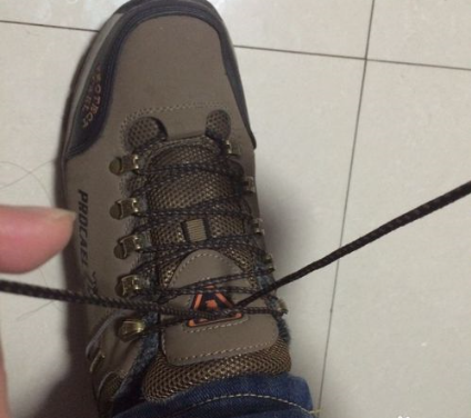 圆鞋带怎么系不容易散?