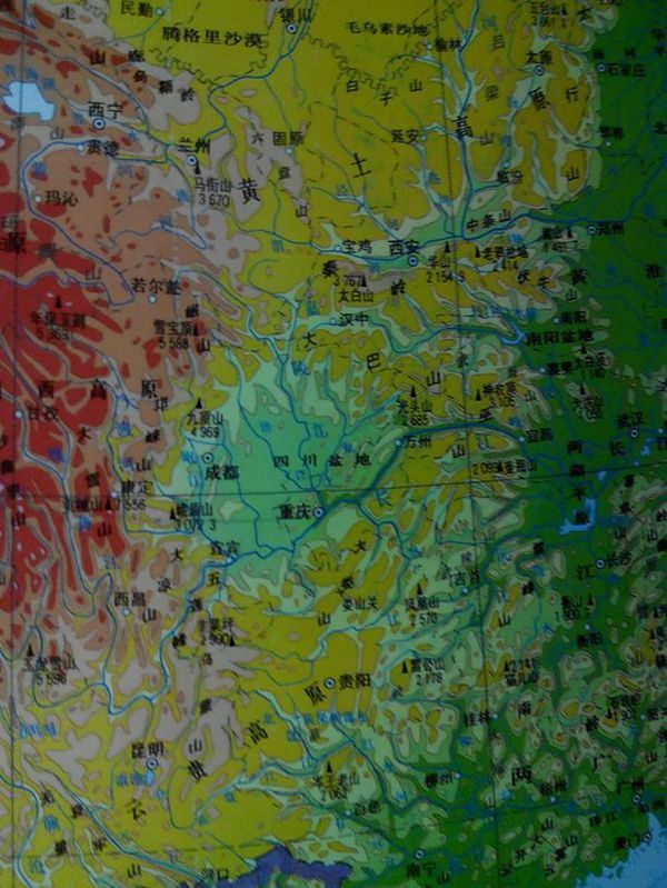 四川盆地大体经纬度