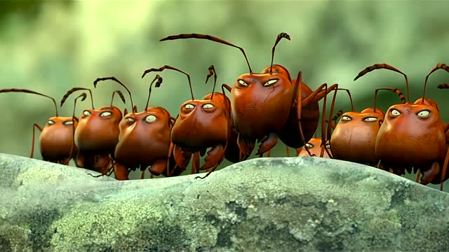 《蚂蚁总动员》恶霸红蚁抢追黑蚂蚁手上的东西,搭上高级列车