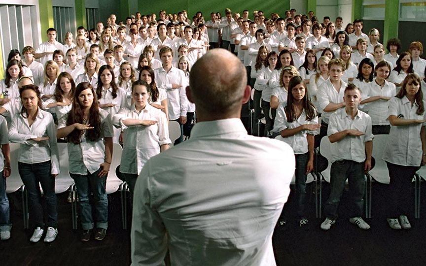 一口气看《恶魔教室》,独裁老师的恐怖实验