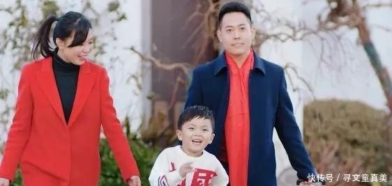 大年三十给家人拜年