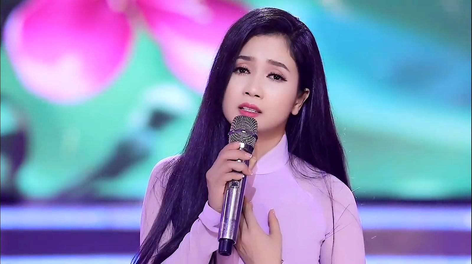 [图]最新好听的经典越南歌曲《Hoa Tím Người Xưa Phương Anh》