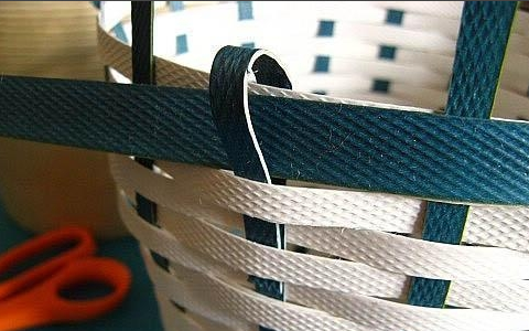 用打包带编篮子怎么收边