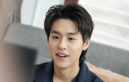 23日,出演的由纳塔吾·彭皮里亚执导的电视剧《istories》在泰国播出