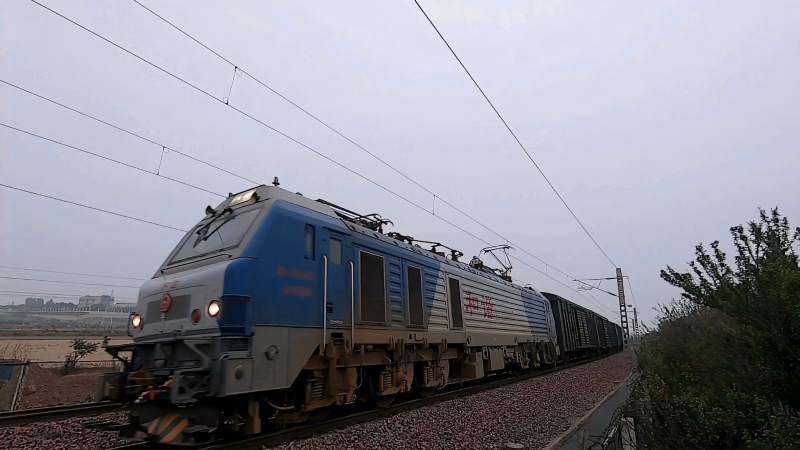 哔哩哔哩上传时间:3年前时长:02:36【铁路随拍】z281运转侧拍 全是货