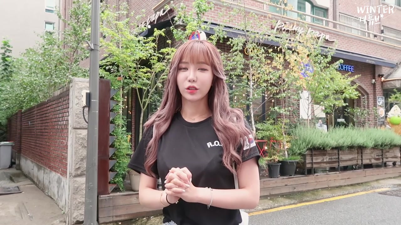 韩国女主播冬天(bj winter)直播带货,突然户外撩小哥哥,又到爸妈一起