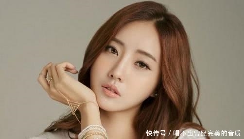 女人在利用一个男人