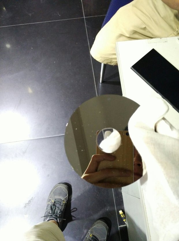 硬盘里面的光盘是什材料做的