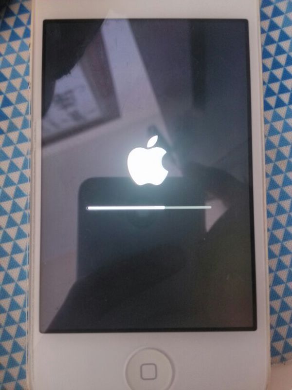 iPhone4s刷机到这里就不会动了,之前是在手机