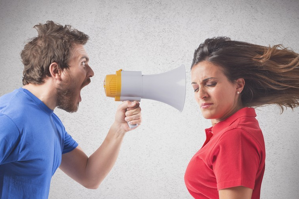 和女朋友吵架怎么也吵不赢怎么办