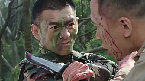 飞狼单挑黑鲨,招招杀机刀刀要命,最终成功将对方生擒