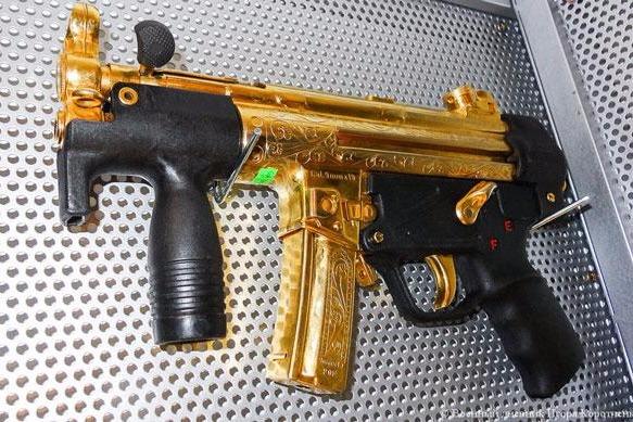 视频:纯金打造的枪,在真实战场上就有buff加成?