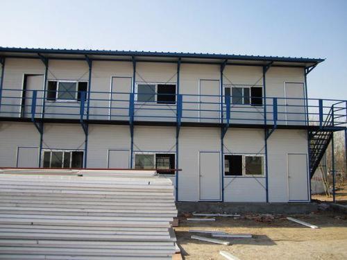 一百平方米的平房上盖一层彩钢瓦房要多少钱