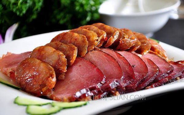 啤酒瓶盖没有起子怎么开,教你空手打开的方法