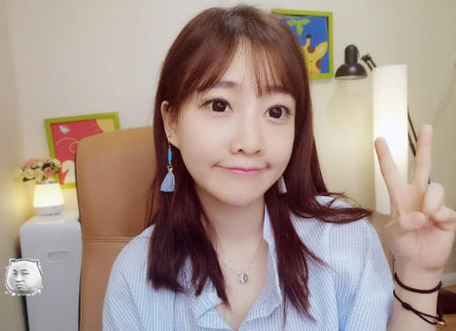 冯提莫直播是露