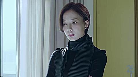 急诊科医生    43集 主任假装胸口痛,女 医生立马去看,结果主任举动让