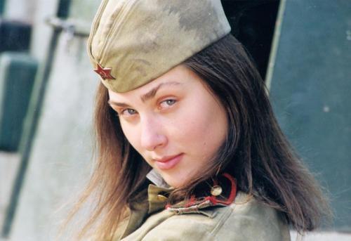 安娜·捷尼拉洛娃的人物经历