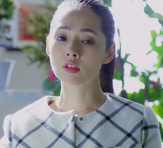 神犬小七女主角的衣服白色毛呢在哪买的 就是图片上的这件