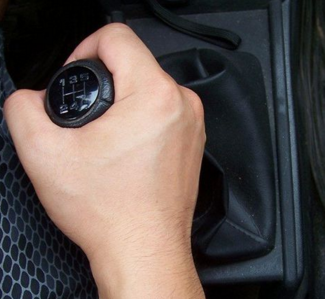 如何驾驶手动挡汽车