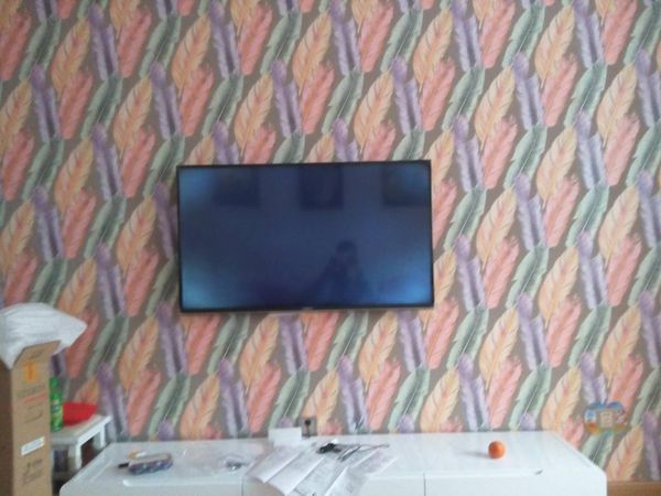 怎么辨别电视漏光,新买的智能电视屏幕和边框