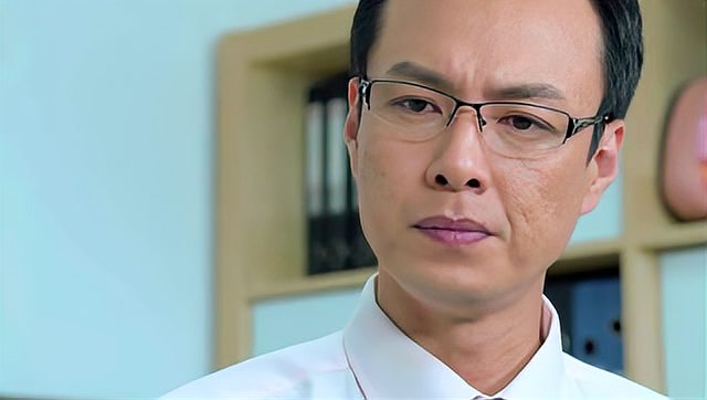  b>朱铁 /b>最霸气的一次,可惜转身就成了《正阳门下》陈建军的小人