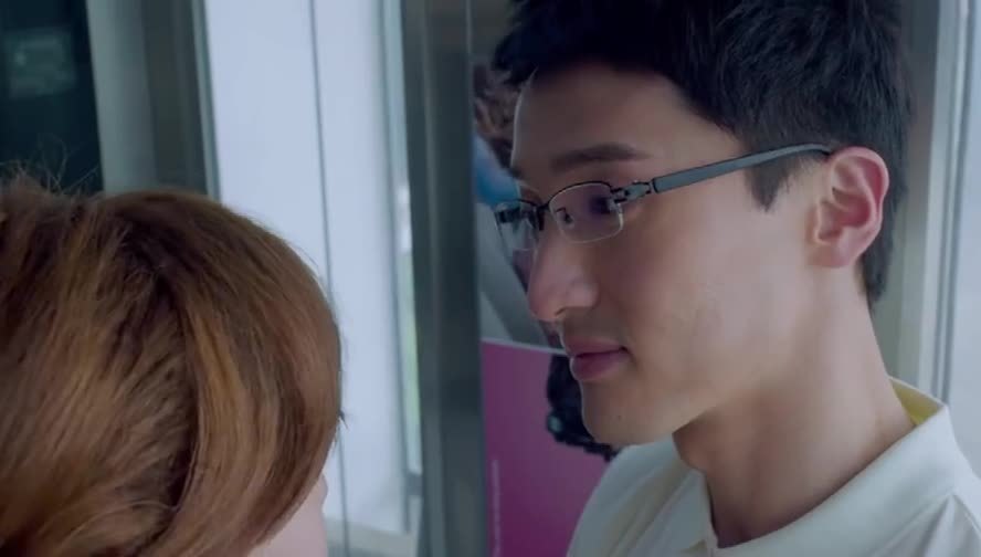 《 爱情回来了》王传君对毛晓彤各种示爱无动于衷,网友:注孤生