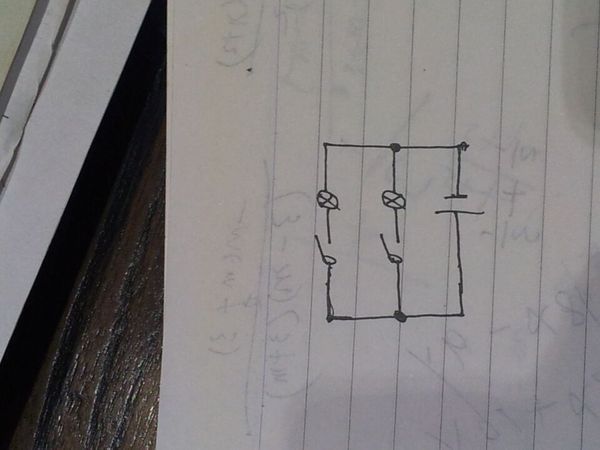 两个用灯泡两个开关一个电源构成的电路图,闭合一个开关,其中的一个