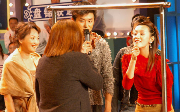 七星大擂台的节目主持人