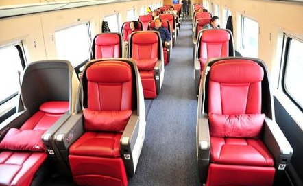 高铁商务座有每个座位有小电视吗