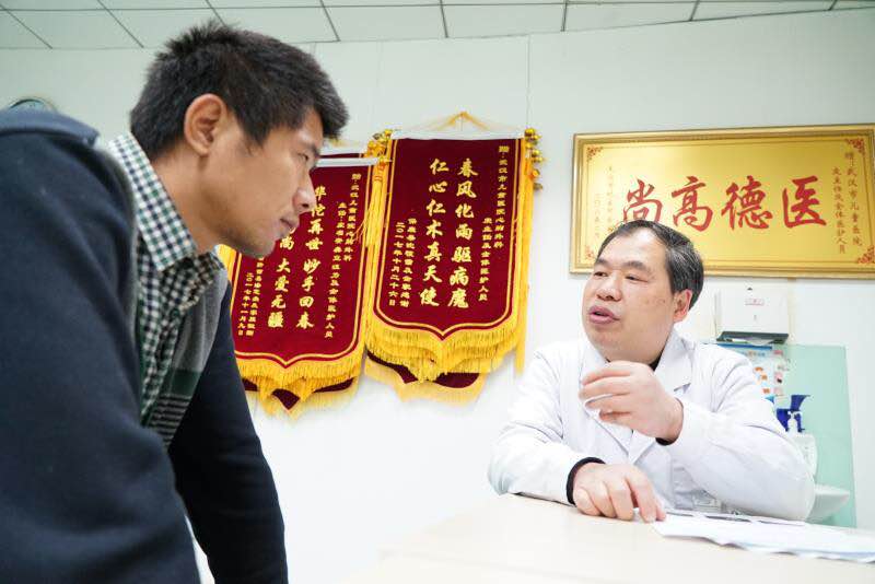 停63分钟手术 医生在鸽子蛋上微雕根治心