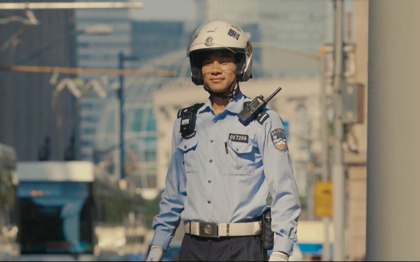 上海暖心交警获奖微电影《指路人》:如果世界听不明白,让我来为你指路