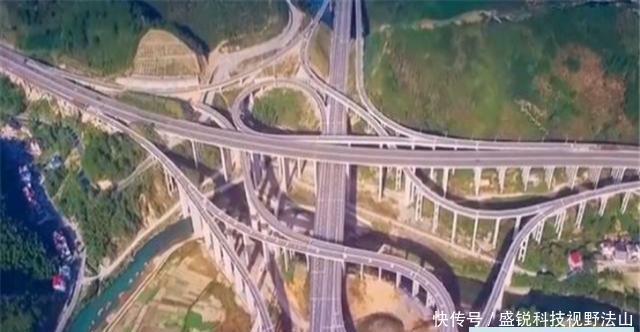 中国第一条高速是