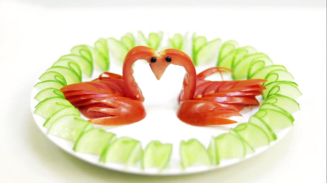 蔬菜雕刻艺术,西红柿雕刻天鹅