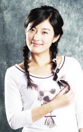 明星徐百卉漂亮还是徐小飒漂亮 两个都姓徐 还都是美女 还在遥远的