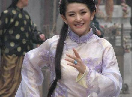 谢娜早期是不是演过 少年英雄方世玉 里头严咏春的丫头小丽?