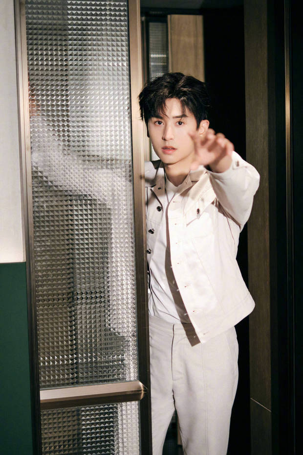 张哲瀚微博官宣自己录制新歌你觉得演员出身的他唱歌水平如何