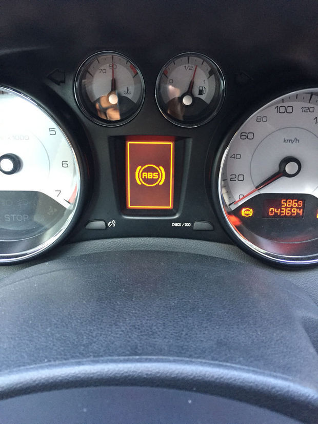 车子仪表盘出现ESP和ABS是什么意思