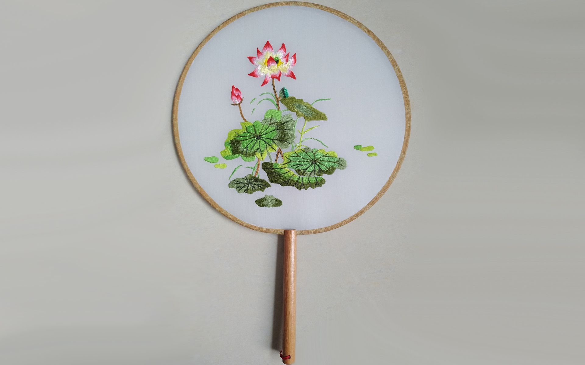 【紫杉制作】莲花刺绣团扇