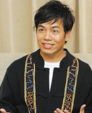 美人鱼电影里一直笑的是田启文