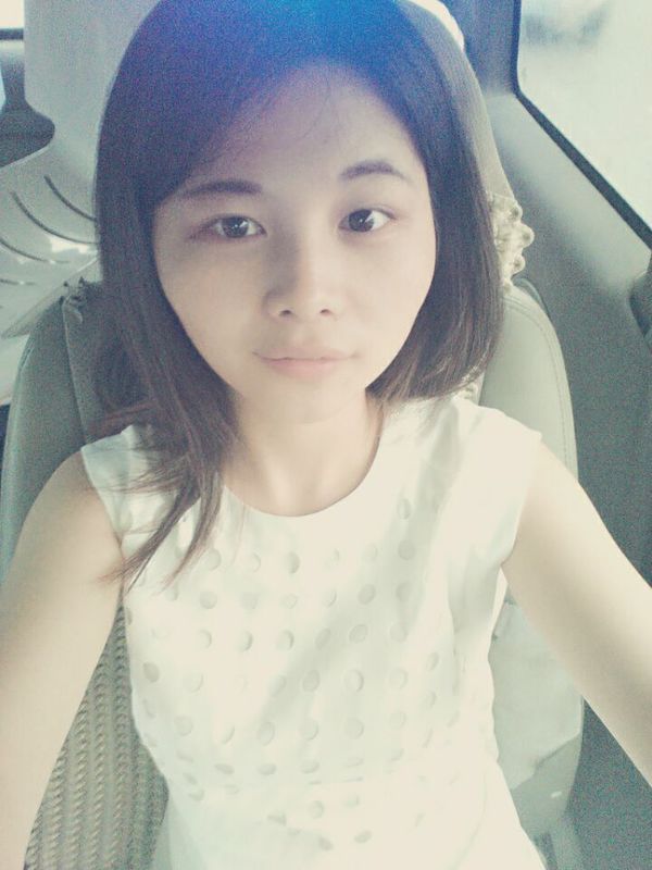 脸型整容,半边脸大半边脸小那种。感觉越长大