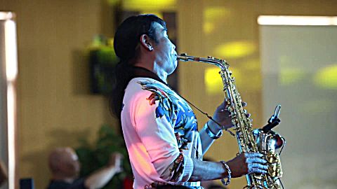 雨中飘荡的回忆 萨克斯 小辫子李刚 萨尔特萨克斯sp6800