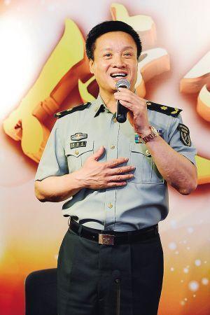 说起阎维文老师,可以说是大家比较熟悉的一位男高音演唱家了,当年一首