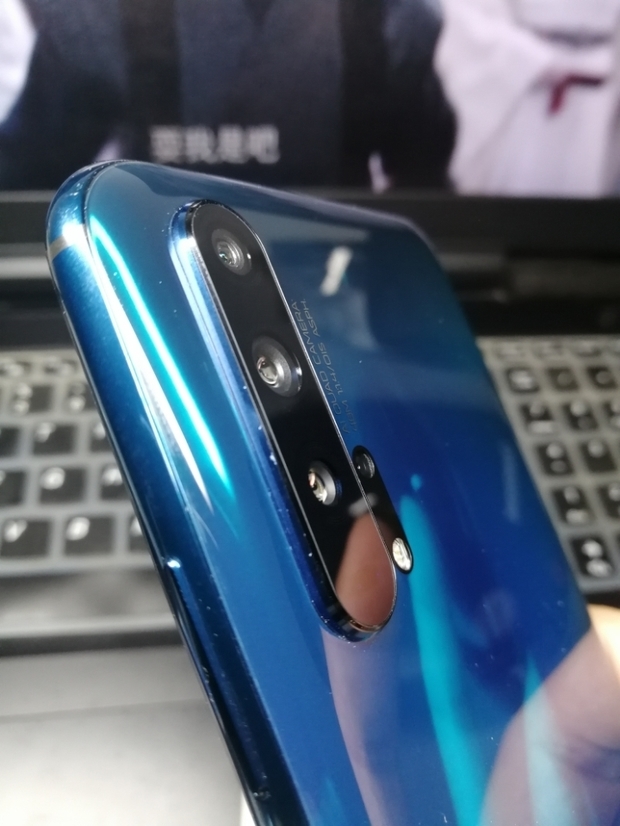 荣耀20pro边框和摄像头掉漆吗